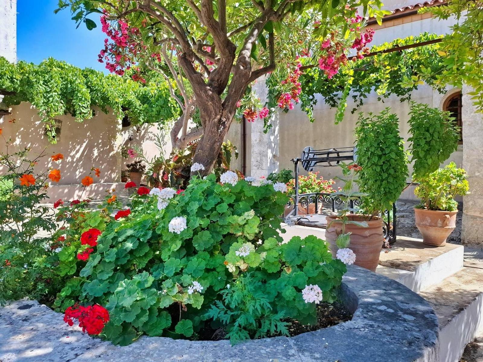 4 Seasons Suites Paradise Near Athens Airport Markópulo Kültér fotó